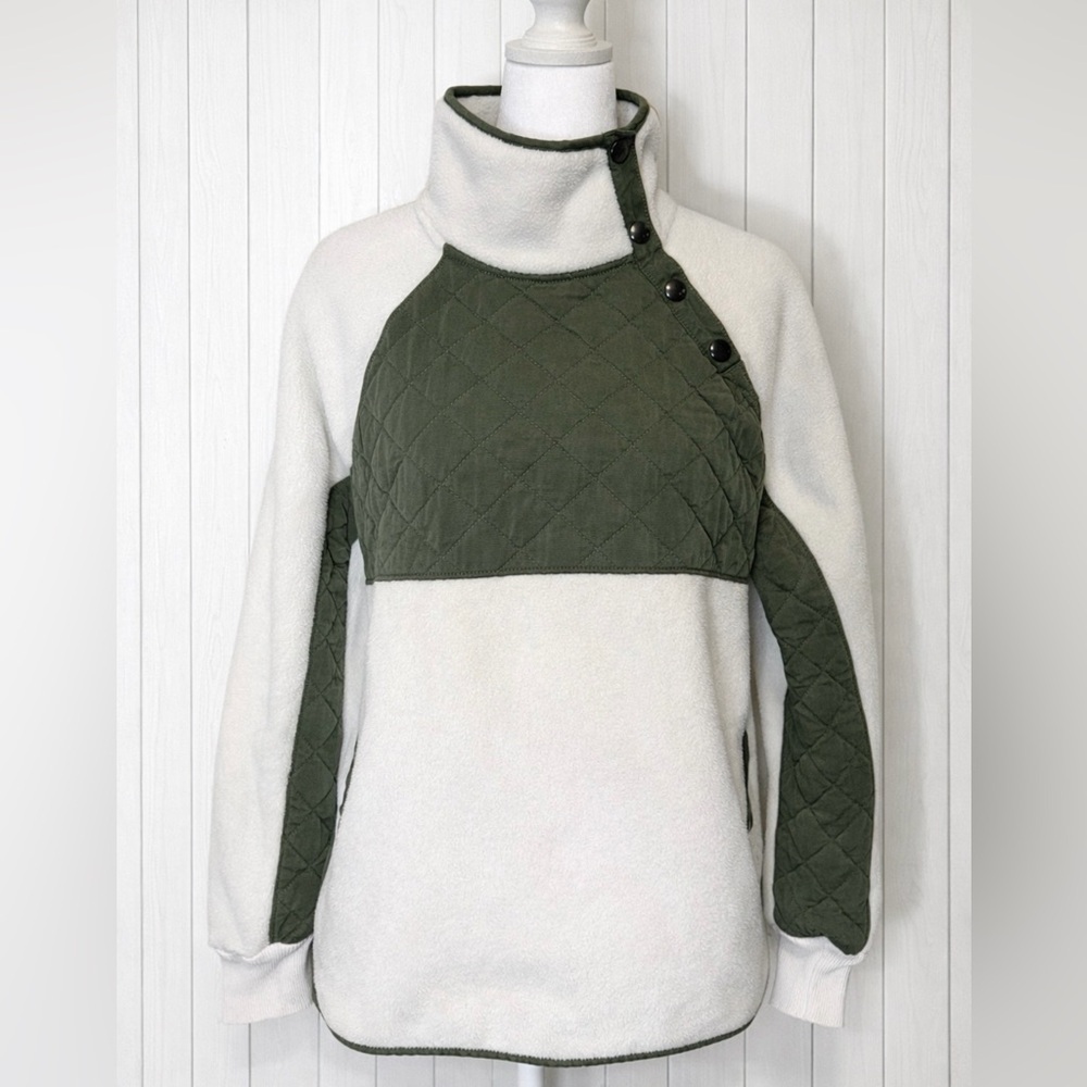 Abercrombie & Fitch Small Women's Quilted Fleece Sweater - White and Green